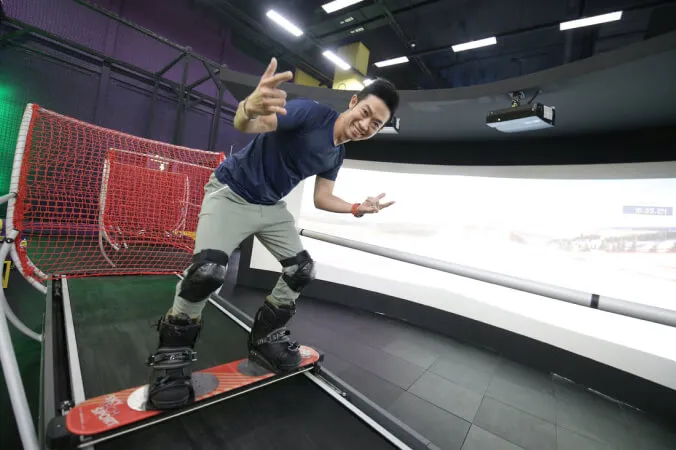 World's best interactive snowboard simulator
